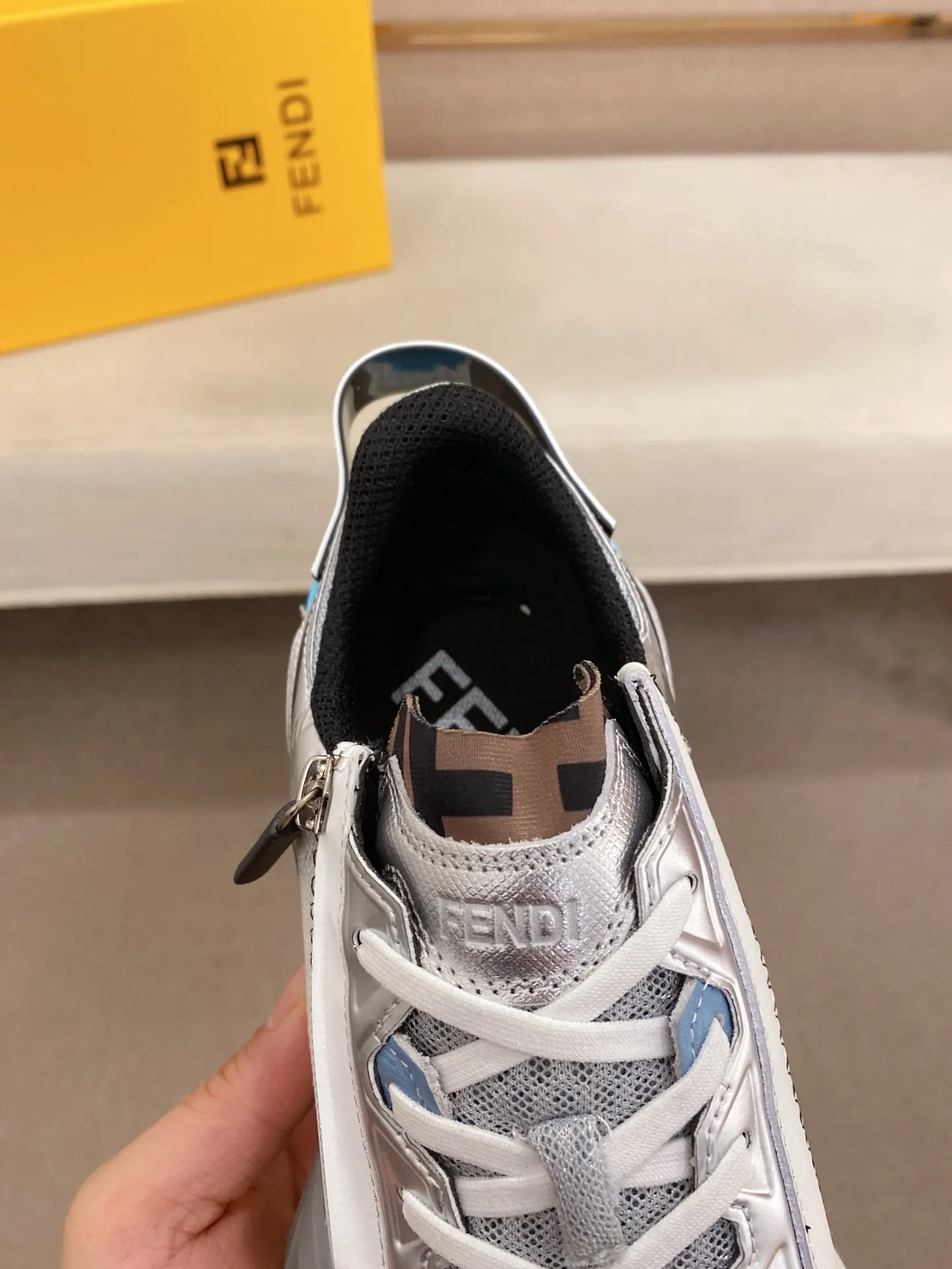 Men's shoes💰: 540💰(Higher version) [Fendi] Fendi's latest casual shoes for men! Available at counters simultaneously! A one-to-one replica of the original. Made entirely of imported top-grain calfskin, the interior is made of top-grain water-dyed cowhide, and the original factory-supplied rubber outsole. Leading new fashion concepts. Matching code: 38-44 can be customized, 45 is not returnable!
